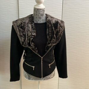 Cool Coat with lots of details! 80’s Vintage.